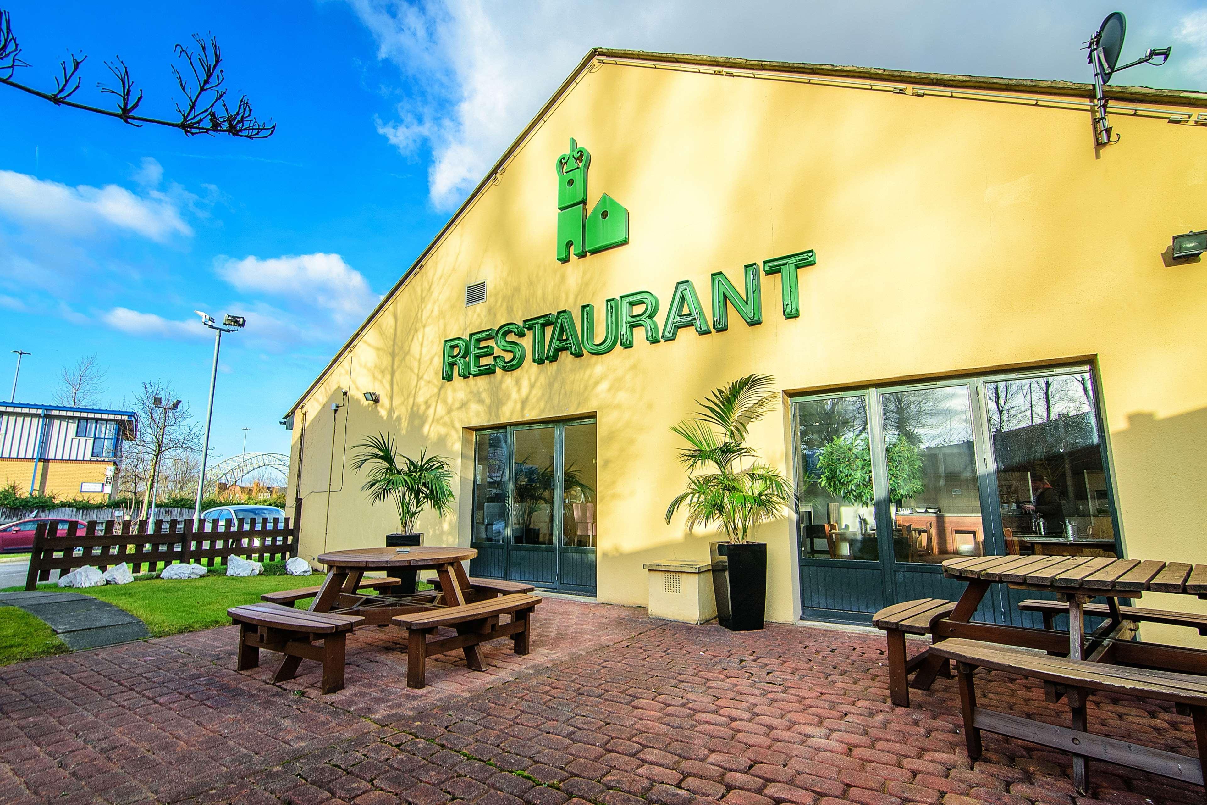 Campanile Hotel Runcorn Exterior foto